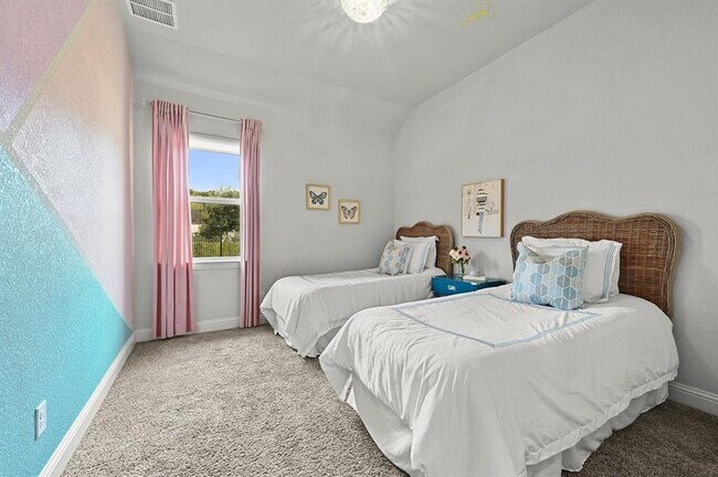 Building Photo - 216 Vista Village Cove