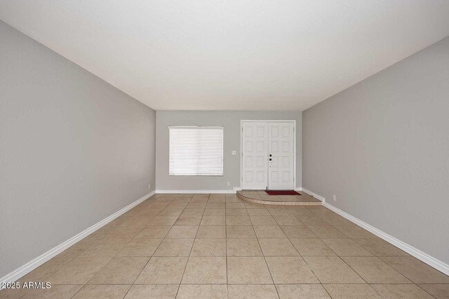 Building Photo - 617 E Calle Bolo Ln