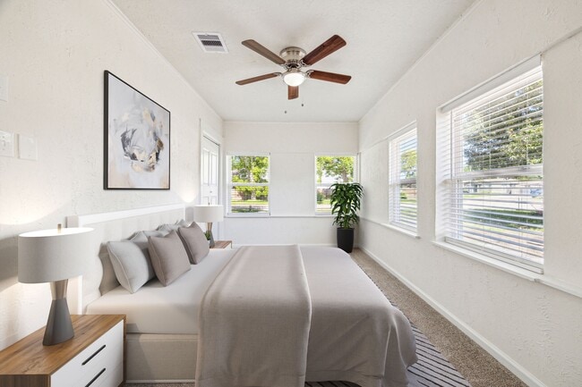 Building Photo - 2511 Evergreen Dr