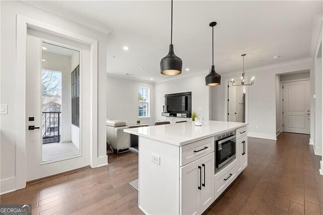 Building Photo - 6890 Peachtree Dunwoody Rd