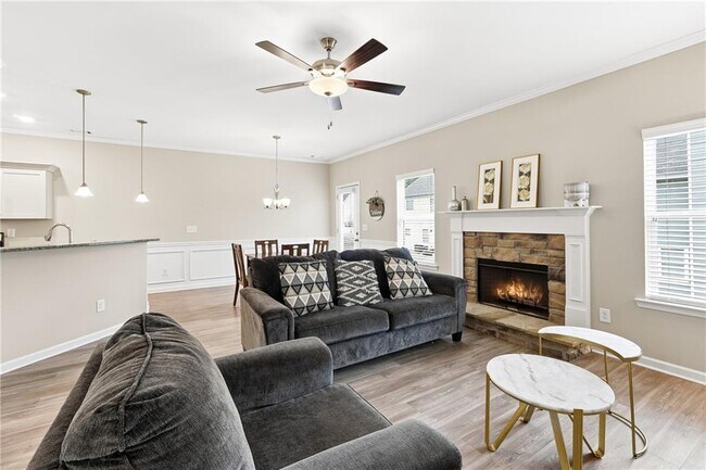 Building Photo - 334 Melody Ln