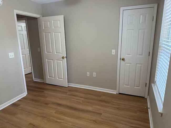 Building Photo - 355 Shady Oak Cir