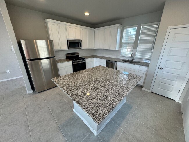 Building Photo - New & Modern Beach Like Home - 2/2.5 - Cas...