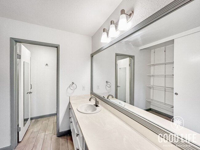 Building Photo - Spacious 2-Bed / 2-Bath Condo in Mission Ridge — Resort-Style Living in San Diego!