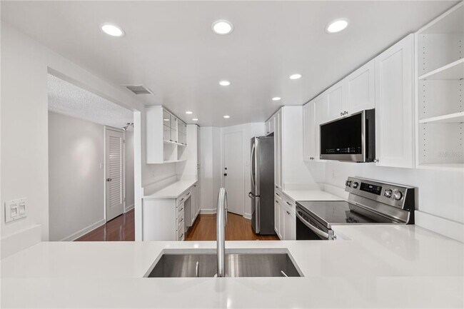 Building Photo - 2611 Bayshore Blvd