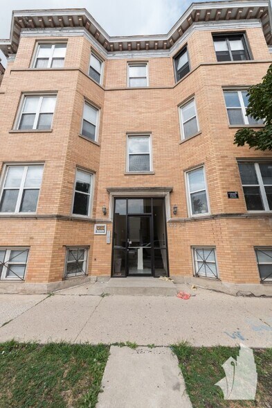 Building Photo - 1022 N Damen Ave