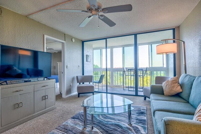 Building Photo - 900 Cove Cay Dr