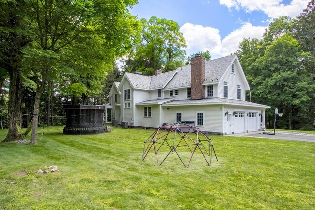 Building Photo - 314 Haverstraw Rd