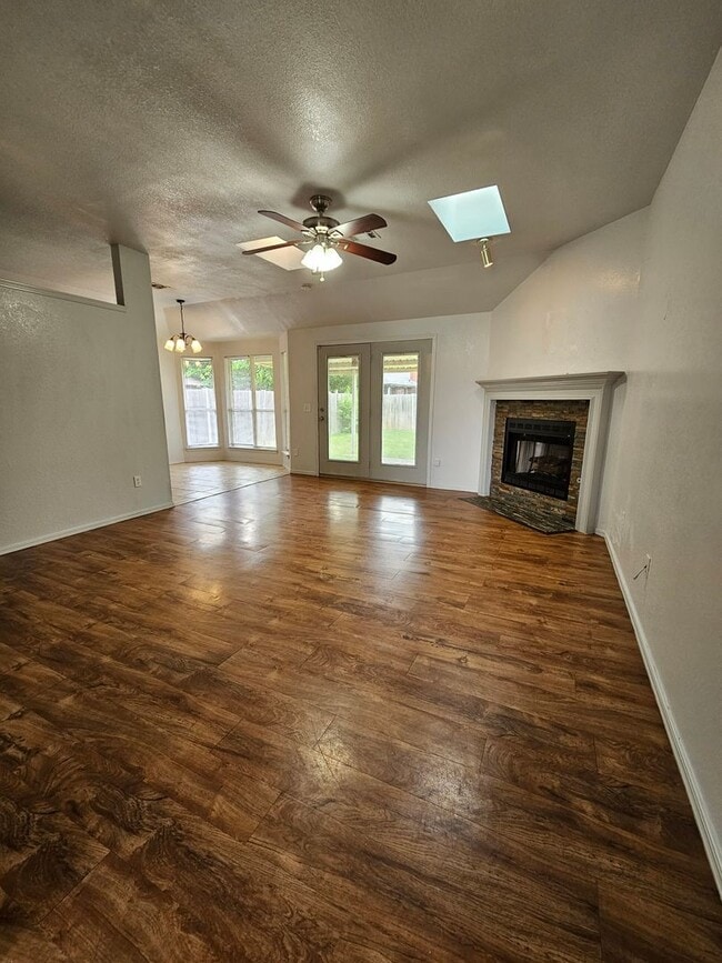 Building Photo - (3) Bed/(2) Bath in SW OKC/Moore Avail NOW! Pet Negotiable!