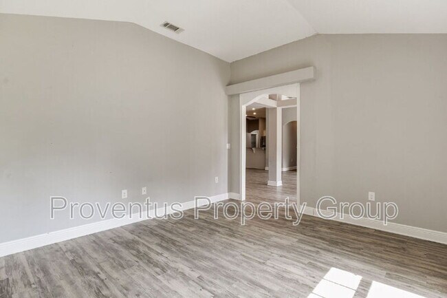 Building Photo - 3111 Hickory St