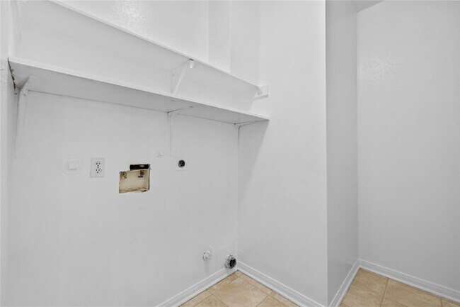 Building Photo - 2106 Hawks Rd