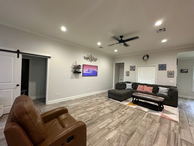Building Photo - 103 Piney Cv