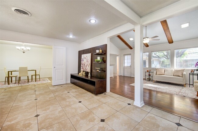 Building Photo - 1107 Blue Willow Dr
