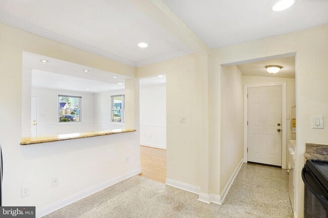 Building Photo - 6924 Kenfig Dr