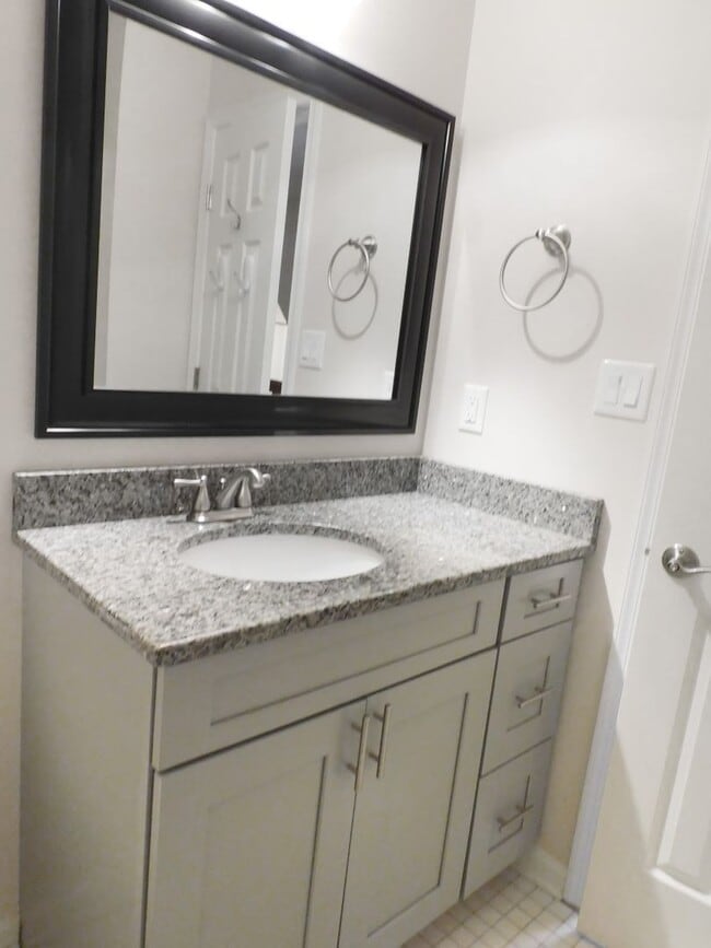 Building Photo - 48145 Mayflower Dr