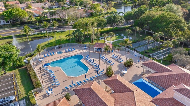 Building Photo - 15465 Lake Magnolia Pl