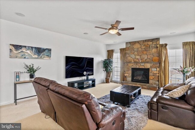 Building Photo - 301 Fontana Cir