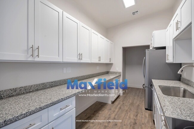 Building Photo - Upstairs Unit - St George - Near Costco and Home Depot Available Now - 3 BD 2 BA 2 GAR