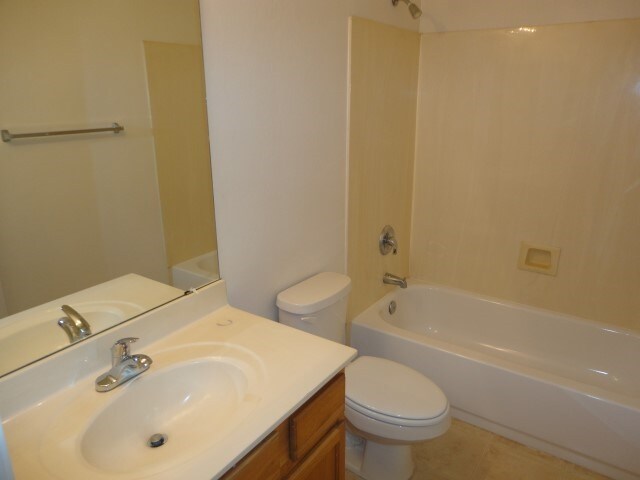 Building Photo - 8417 W Hilton Ave