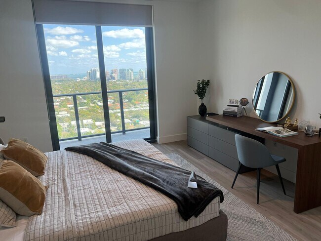 Building Photo - 2972 SW 38th Ave