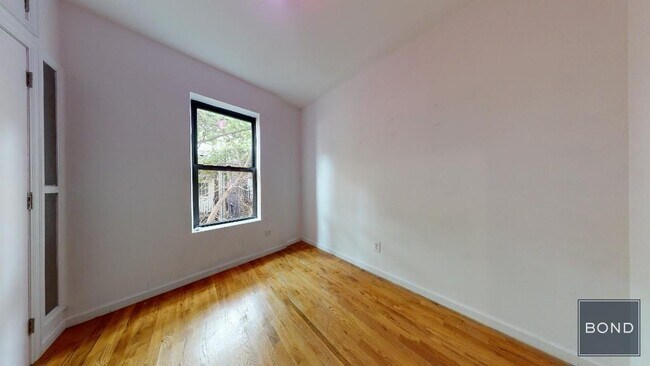 Building Photo - 441 W 51st St