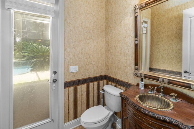 Building Photo - Executive Gainesville Rental: Custom 4 Sui...