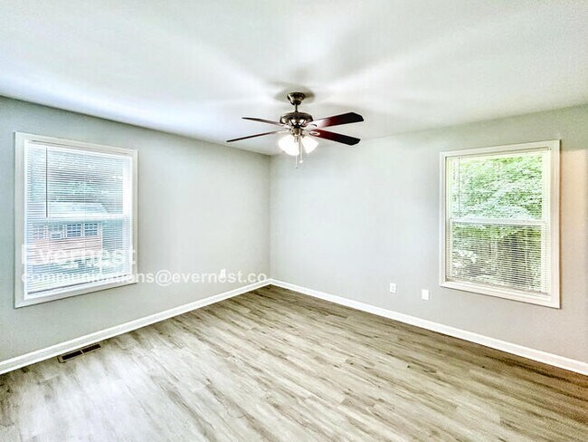 Building Photo - 170 Hickory Ln