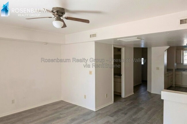 Building Photo - 9615 E Lakeshore Dr