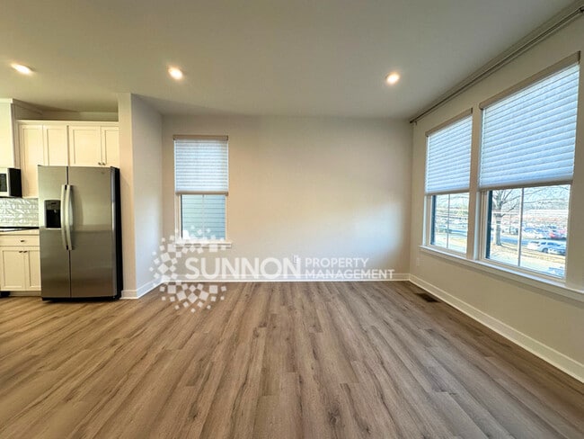 Building Photo - 3 Bedroom Townhome Located in Wendover Green