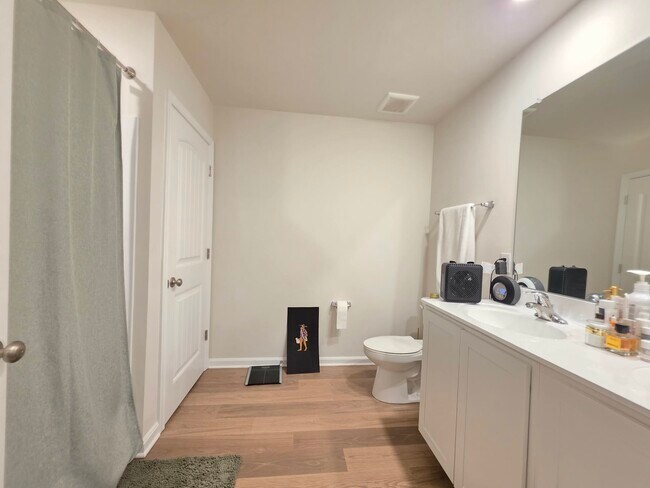 Building Photo - 1120 Wintermead Lp