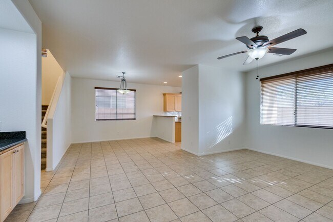 Building Photo - Great 3 bedroom house with a large loft an...