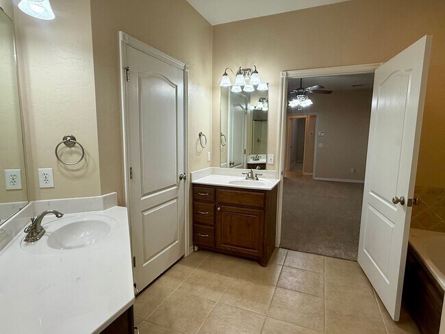 Building Photo - Beautiful Home in Surrey West of Yukon wit...