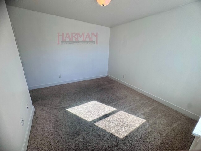Building Photo - 451 E 280 N