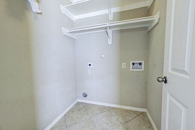 Building Photo - 18923 Bluestone Hollow Ln