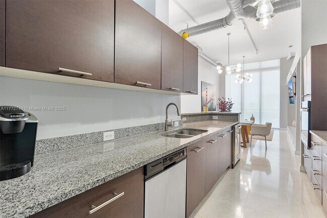 Building Photo - 3029 NE 188th St