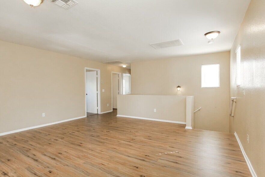 Building Photo - 2746 S Southwind Dr