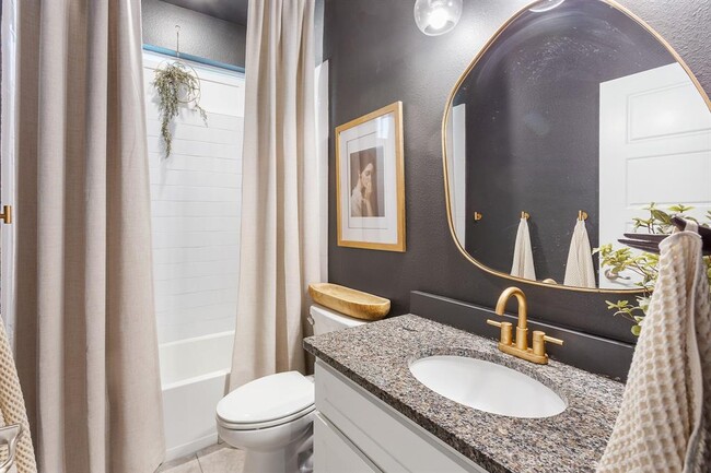 Building Photo - 823 Dreisam