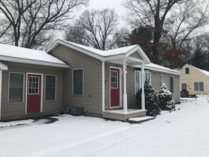 Building Photo - 576 Pinecrest St