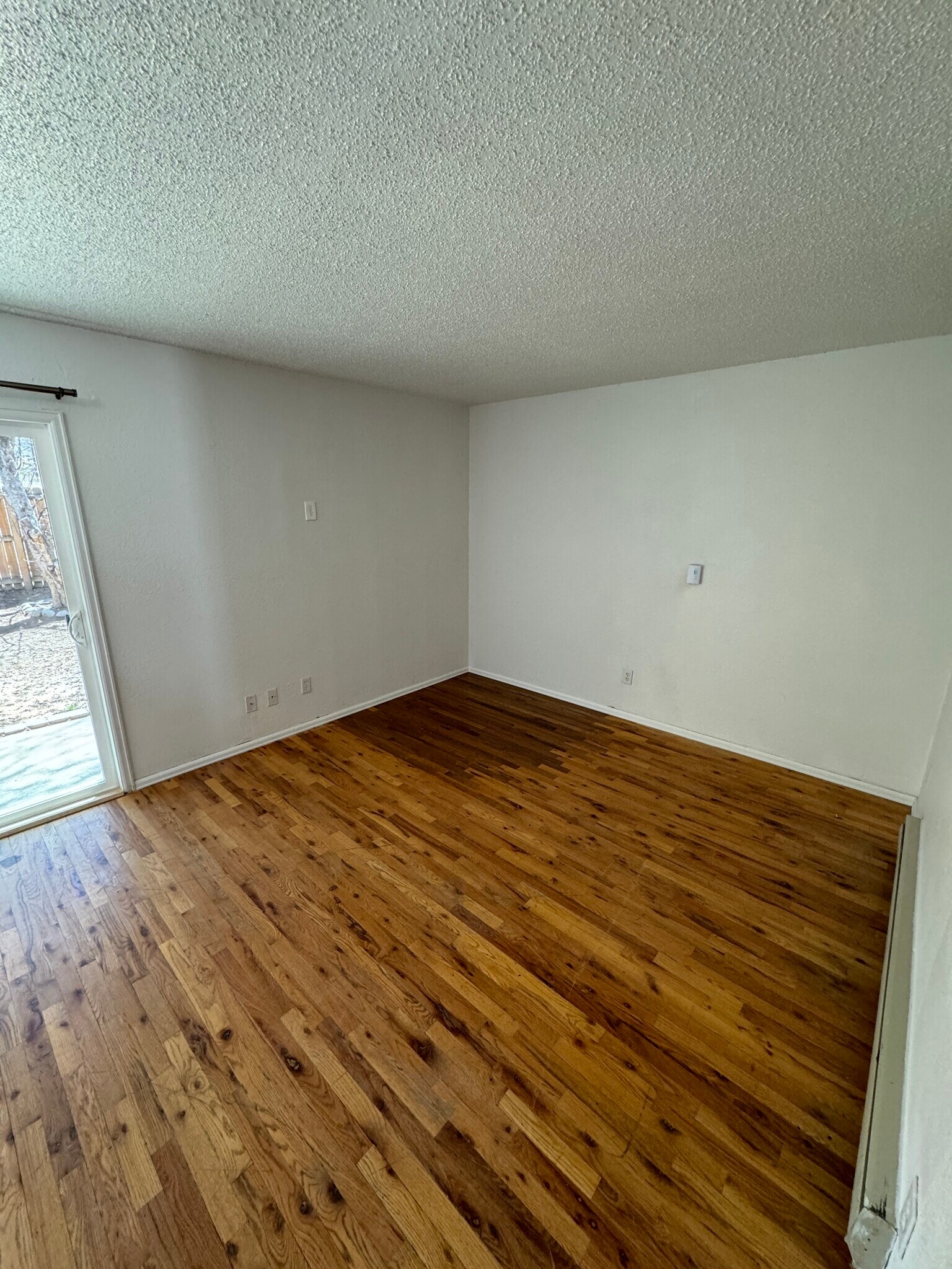 Building Photo - 387 S 9th St