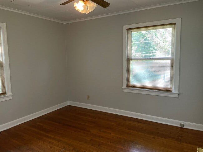 Building Photo - 2 BDRM 1 BA HOME- $1,200 MONTH, $1,200 DEPOSIT!!