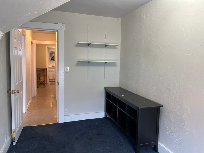 Building Photo - 122 Inman St