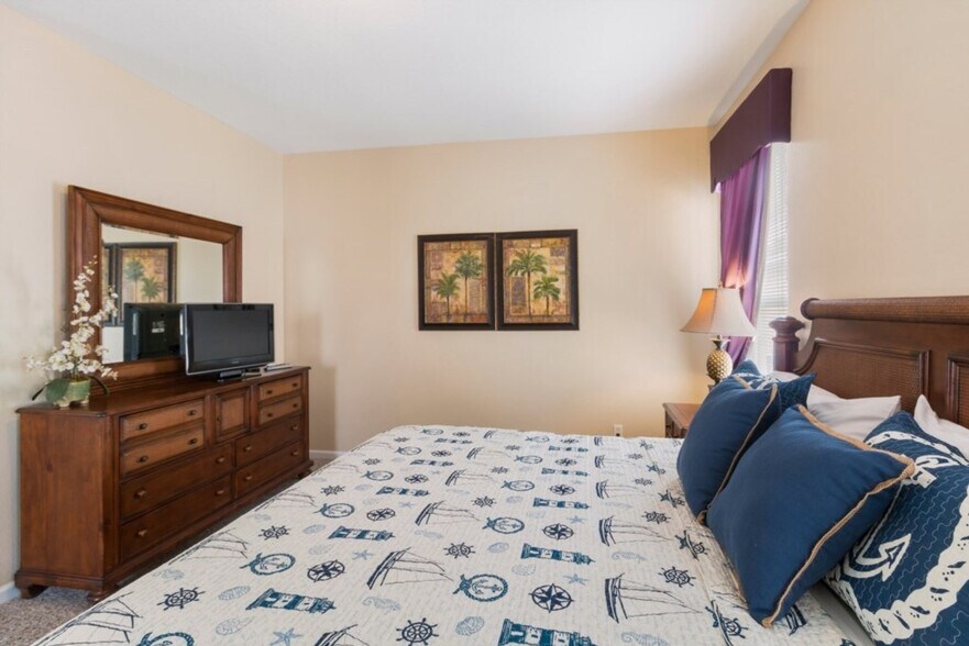 Building Photo - 8171 Fan Palm Way