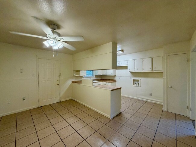 Building Photo - 5043 Inwood Dr