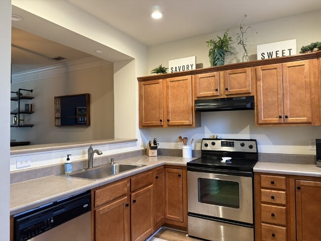 Building Photo - FANTASTIC LOCATION!! 2BR/2.5BA Townhouse in Historic Waverly area!