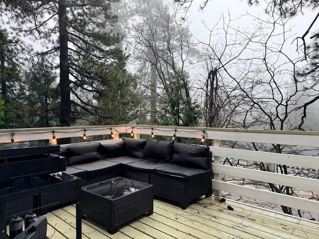 Building Photo - 27464 Meadow Dr