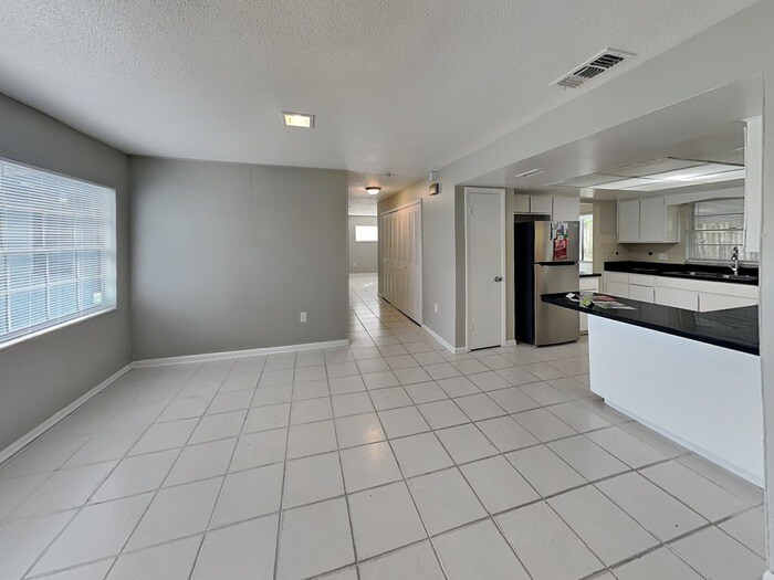 Building Photo - 6410 Gamble Dr