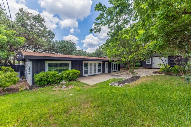 Building Photo - MID-CENTURY MODERN IN MACARTHUR PARK