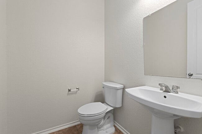 Building Photo - 3918 Woodbridge Way