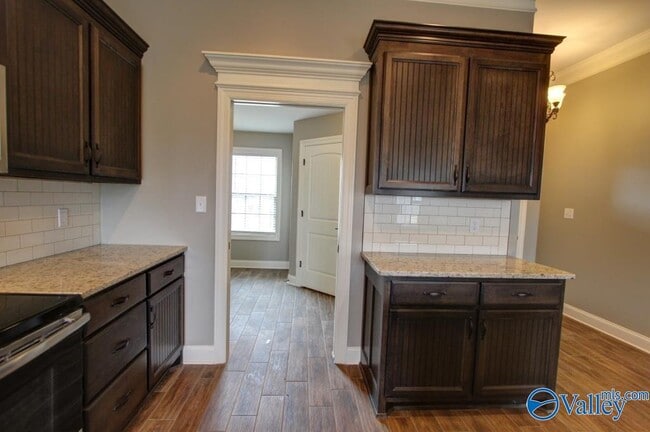 Building Photo - 22947 Pin Oak Dr