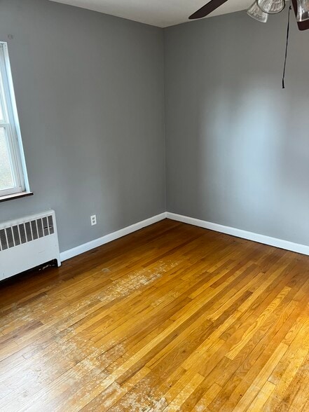 Building Photo - 3085 Glenmore Ave